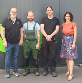 Christian Metzmacher, Markus Neumann, Bernd Mueß und Carmen Schramm vor AK Frische Küche Logo